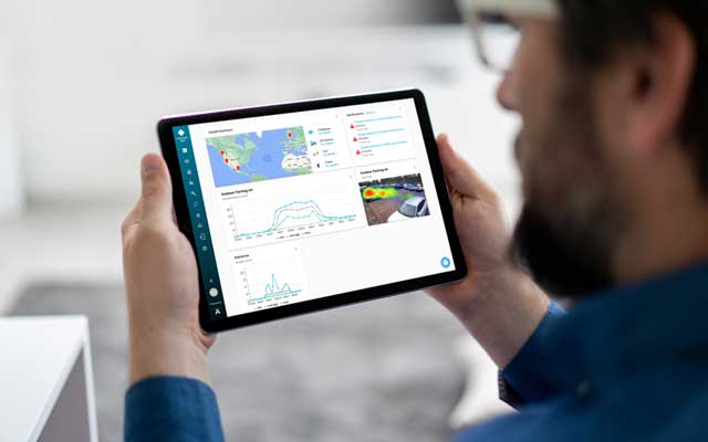 Man using Arcules VSaaS on a tablet